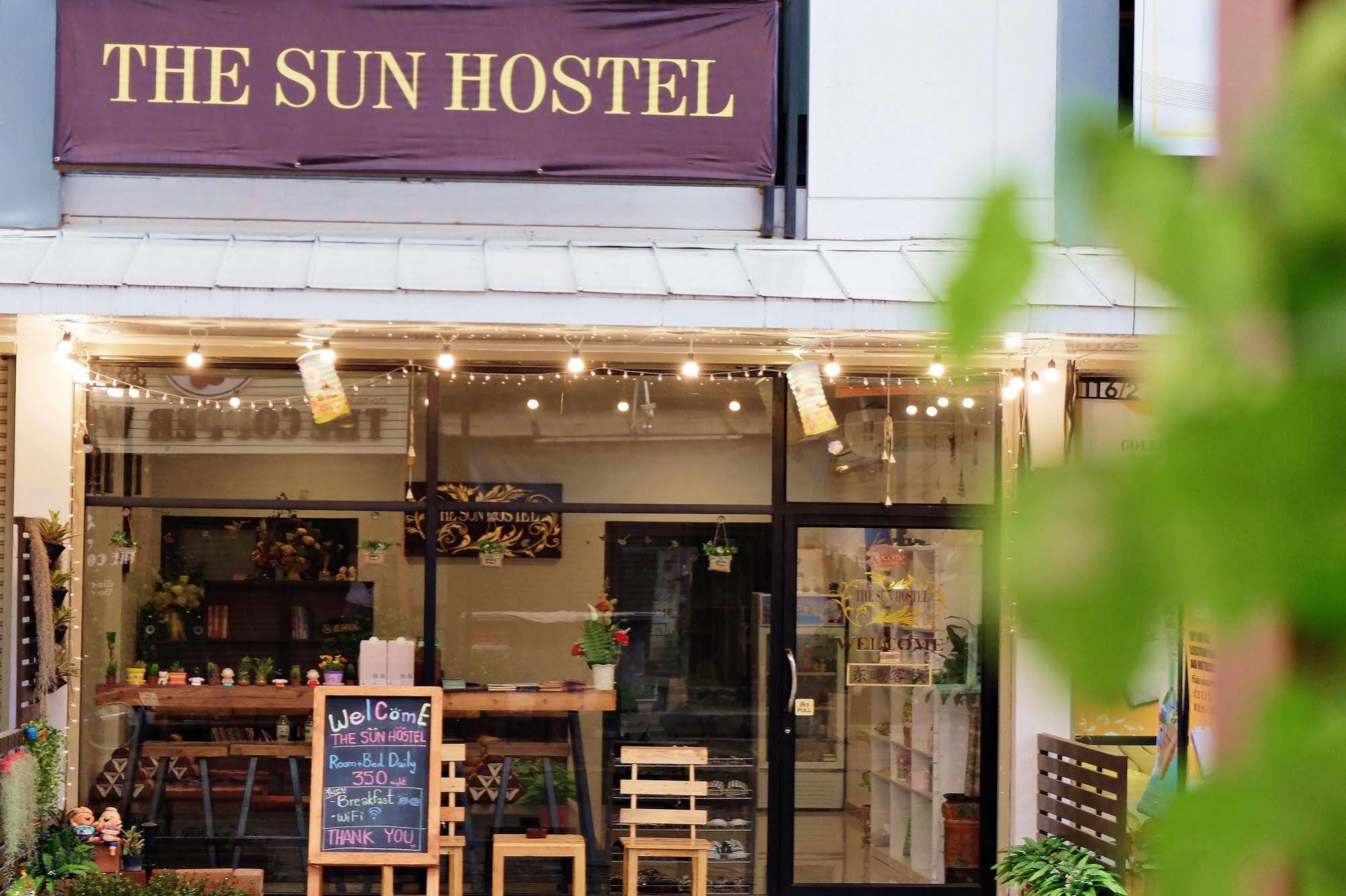 The Sun Hostel Chiang Mai Bagian luar foto